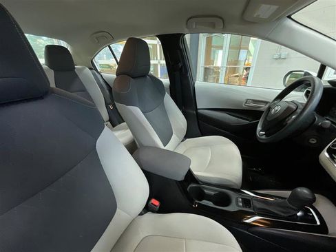 Used 2022 Toyota Corolla LE FWD image 31