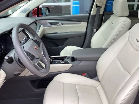 Used 2025 Cadillac XT5 Premium Luxury w/ LPO, Floor Liner Package AWD/4WD image 26