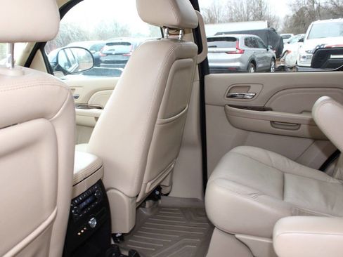 Used 2009 Cadillac Escalade AWD image 32