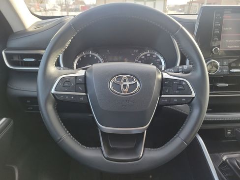 Used 2022 Toyota Highlander XLE image 21