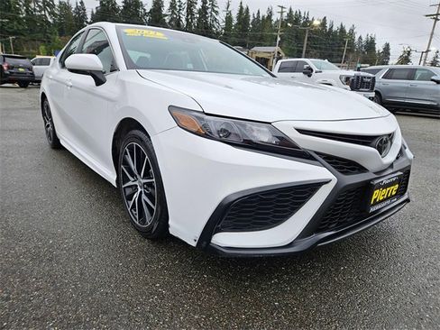 Used 2023 Toyota Camry SE image 7