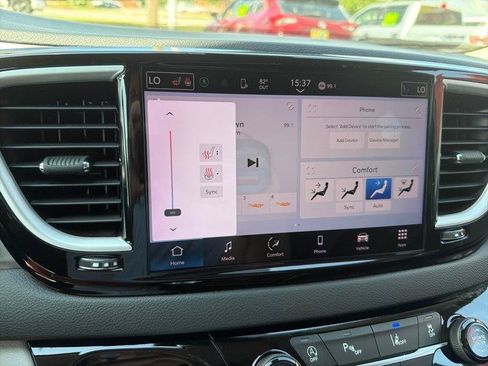 Used 2023 Chrysler Pacifica Touring-L FWD image 20