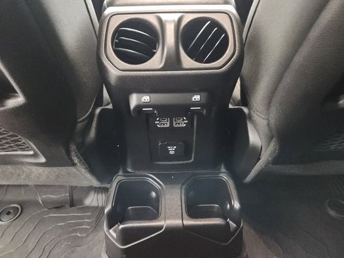 Used 2021 Jeep Gladiator Rubicon w/ Cold Weather Group image 30