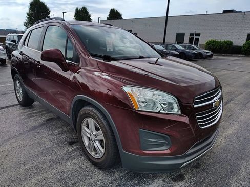 Used 2016 Chevrolet Trax LT w/ LT Convenience Package FWD image 3