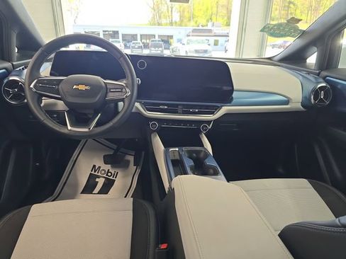 Certified 2025 Chevrolet Equinox EV LT w/ Convenience Package AWD/4WD image 11