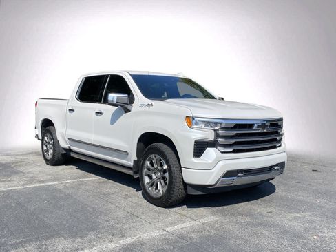 Used 2024 Chevrolet Silverado 1500 High Country w/ Technology Package AWD/4WD image 2