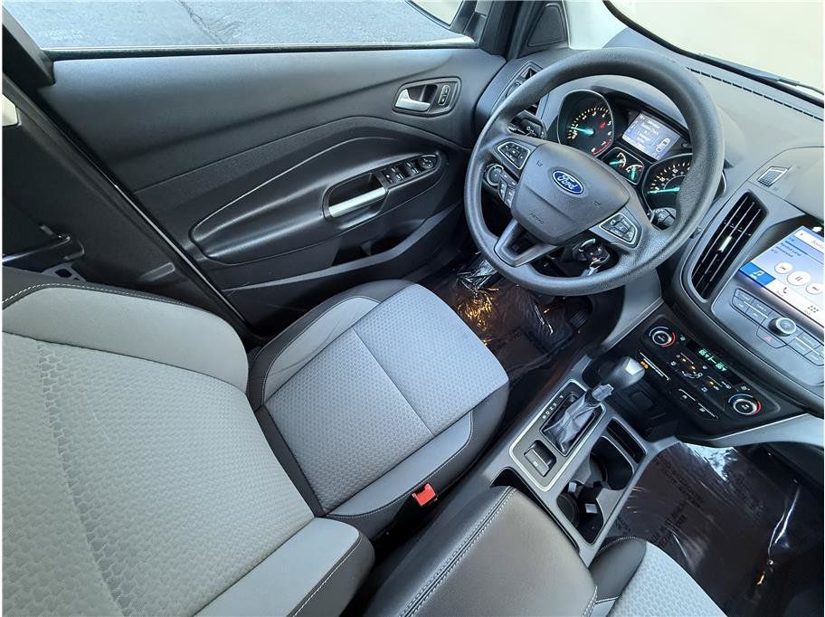 Used 2017 Ford Escape SE w/ Equipment Group 201A AWD/4WD image 9