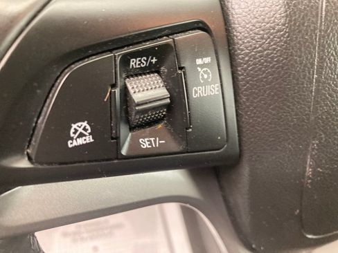 Used 2019 Chevrolet Trax LT w/ LT Convenience Package AWD/4WD image 37