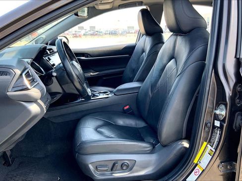 Used 2018 Toyota Camry XLE w/ Audio Package FWD image 8