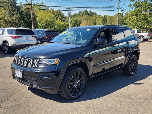 Used 2022 Jeep Grand Cherokee Laredo X image 3