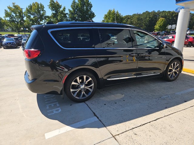 Used 2017 Chrysler Pacifica Limited FWD image 16