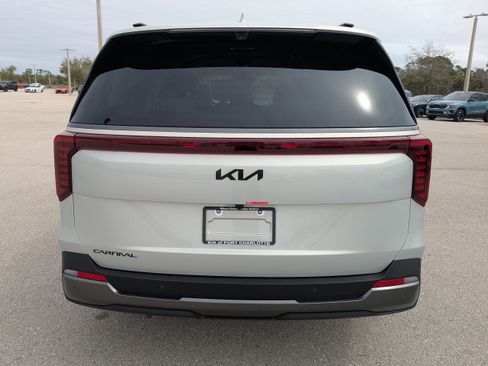 New 2026 Kia Carnival SX Prestige FWD image 5