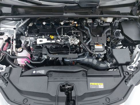 Used 2024 Toyota Prius XLE AWD/4WD image 28