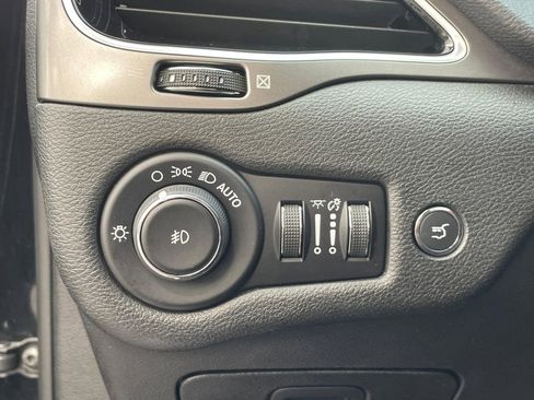 Used 2019 Jeep Cherokee Limited image 24