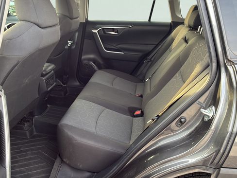Used 2022 Toyota RAV4 XLE AWD/4WD image 25