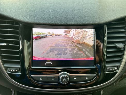 Used 2020 Chevrolet Trax LT w/ LT Convenience Package AWD/4WD image 18
