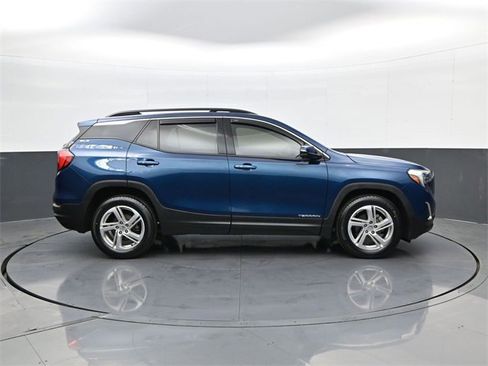 Used 2020 GMC Terrain SLE w/ Driver Convenience Package image 4