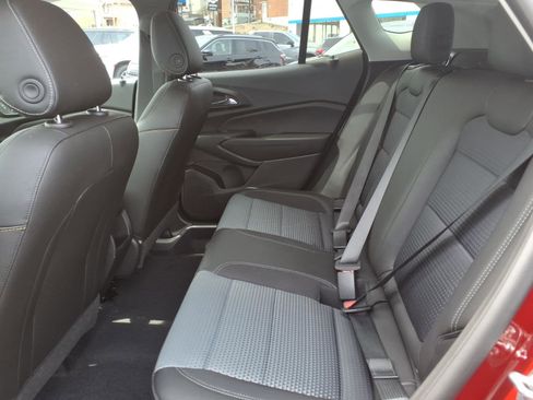 Certified 2025 Chevrolet Trax LT w/ LT Convenience Package image 10