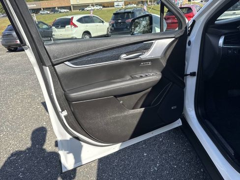 Used 2025 Cadillac XT5 Premium Luxury image 11