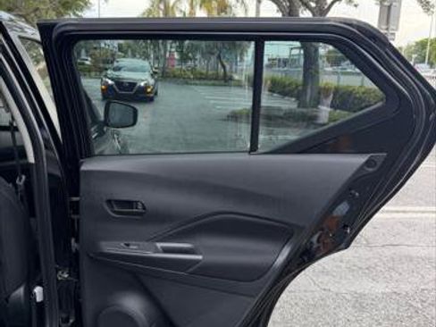 Used 2022 Nissan Kicks S FWD image 17