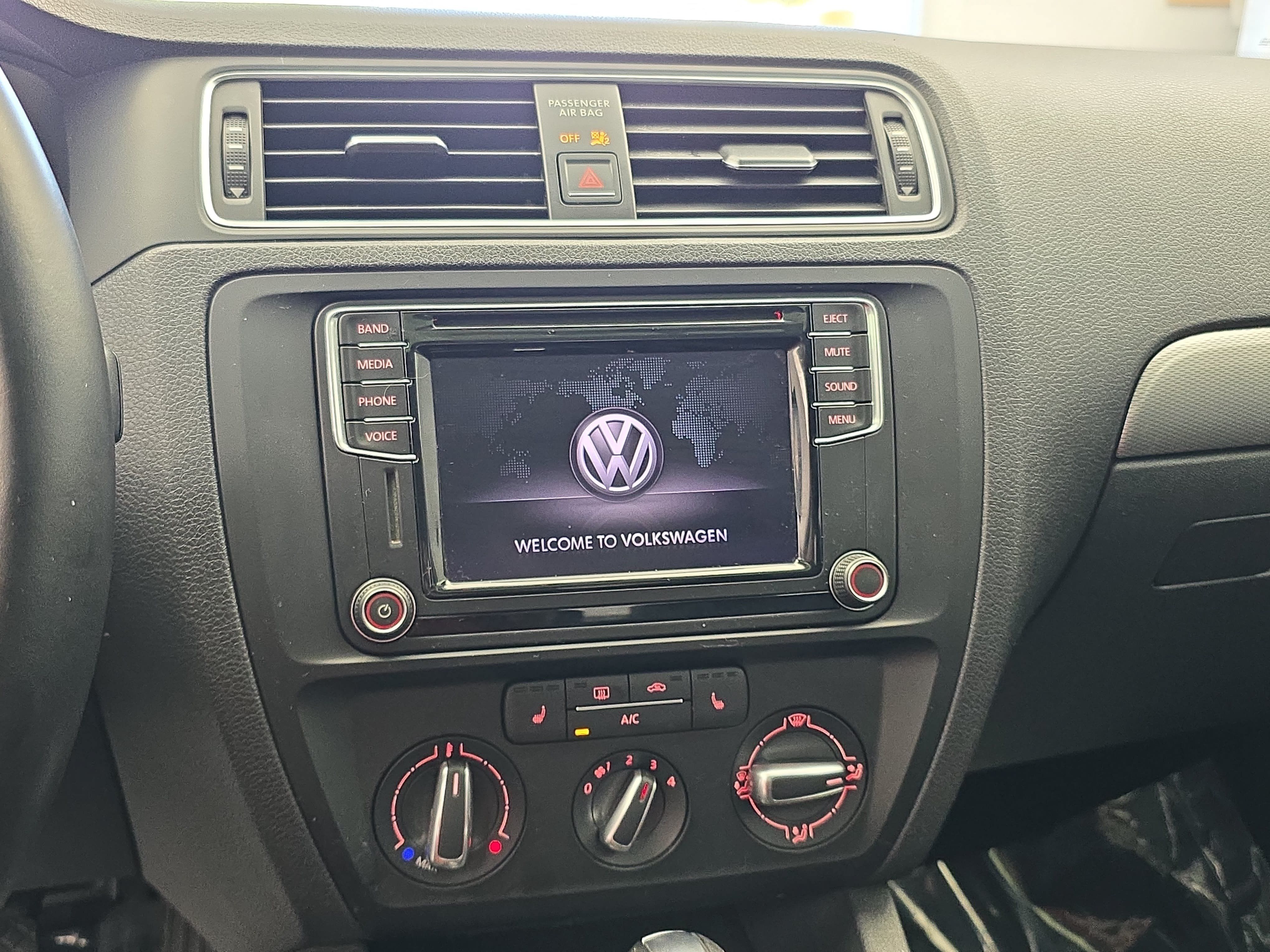 Used 2017 Volkswagen Jetta SE FWD image 19
