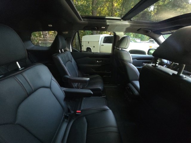 Used 2025 Honda Pilot TrailSport image 13