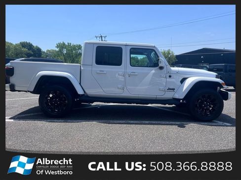 Used 2022 Jeep Gladiator Overland AWD/4WD image 6