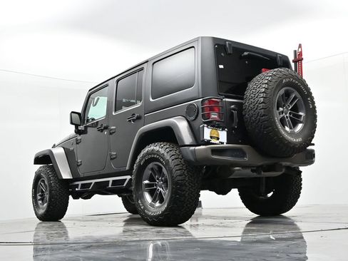 Used 2017 Jeep Wrangler Unlimited Sahara image 19