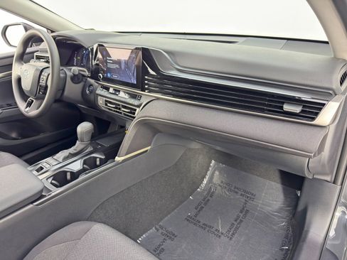 Used 2025 Toyota Camry LE image 13