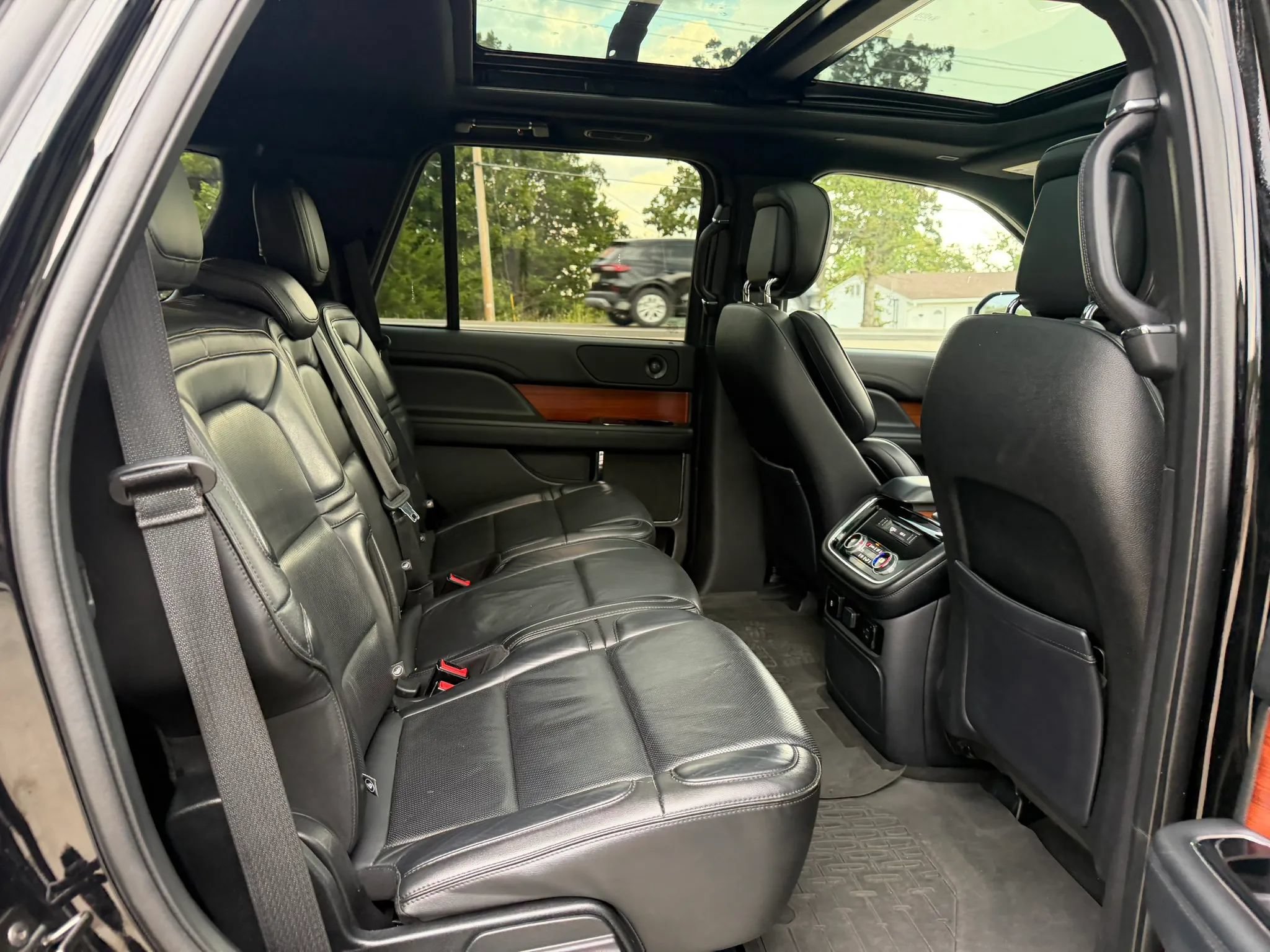 Used 2018 Lincoln Navigator Select w/ Technology Package AWD/4WD image 45