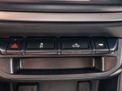 Used 2022 Chevrolet Colorado LT w/ LT Convenience Package AWD/4WD image 12