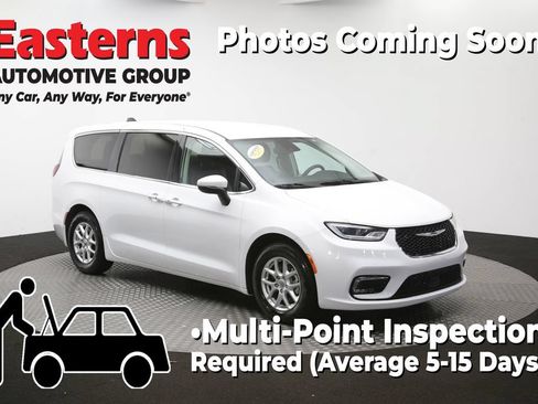 Used 2023 Chrysler Pacifica Touring-L FWD image 50