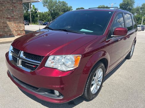 Used 2020 Dodge Grand Caravan SXT FWD image 1