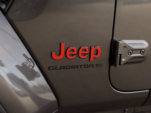 Used 2024 Jeep Gladiator Sport AWD/4WD image 34