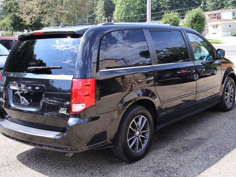 Used 2017 Dodge Grand Caravan SXT FWD image 8