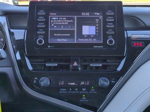 Used 2023 Toyota Camry SE image 17