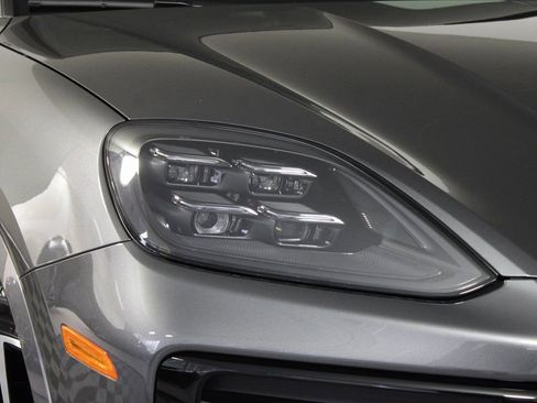 Certified 2025 Porsche Cayenne image 11