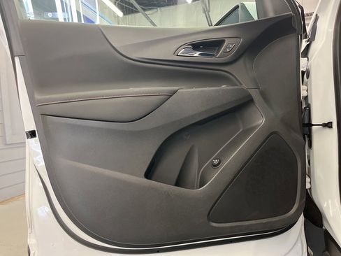 Used 2023 Chevrolet Equinox RS image 9