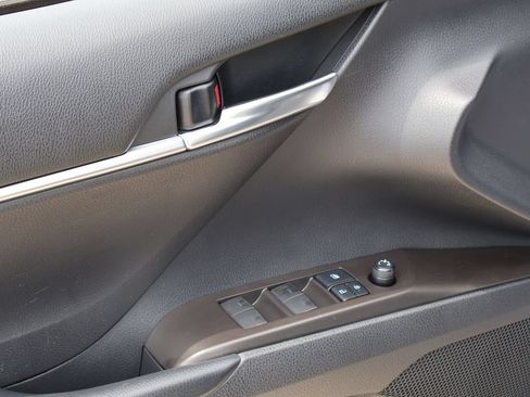 Used 2021 Toyota Camry SE FWD image 21