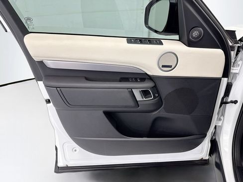 Used 2024 Land Rover Discovery Dynamic SE AWD/4WD image 24