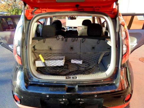 Used 2015 Kia Soul EV + FWD image 29