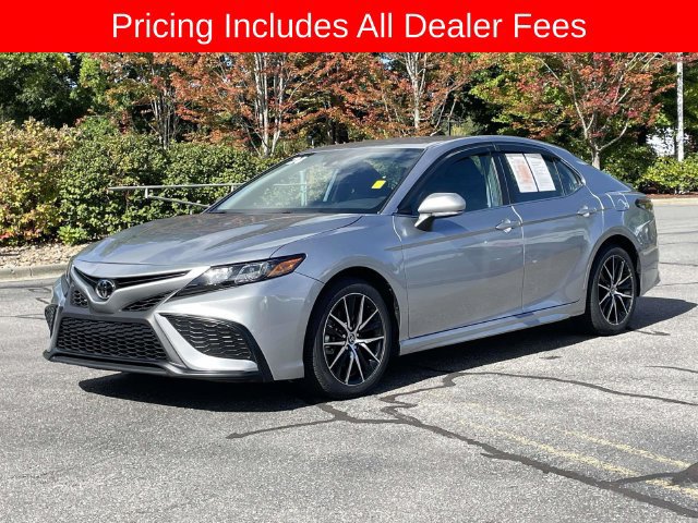 Used 2024 Toyota Camry SE FWD image 1