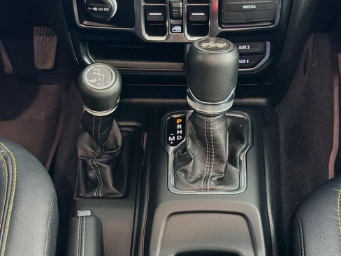 Used 2024 Jeep Wrangler Unlimited Sahara w/ Technology Group AWD/4WD image 17