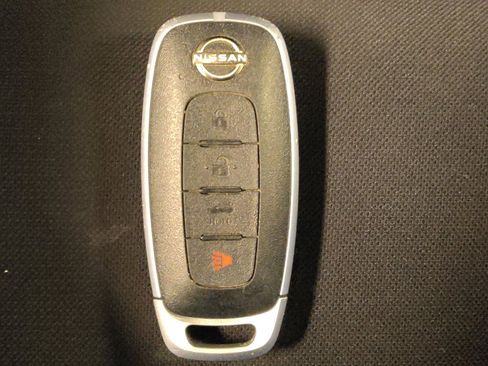 Used 2025 Nissan Sentra SV FWD image 32