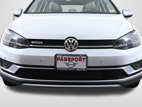 Used 2019 Volkswagen Golf Alltrack SE image 2