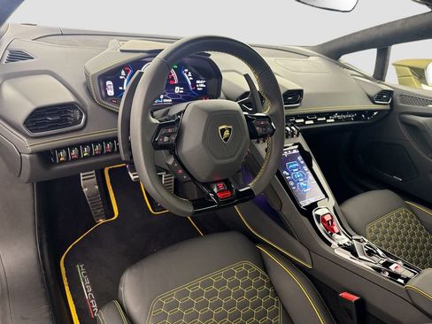 Used 2024 Lamborghini Huracan EVO AWD/4WD image 9
