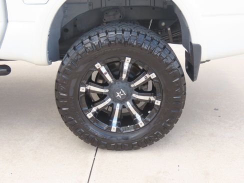 Used 2017 Nissan Titan PRO-4X w/ Pro-4x Convenience Package AWD/4WD image 17