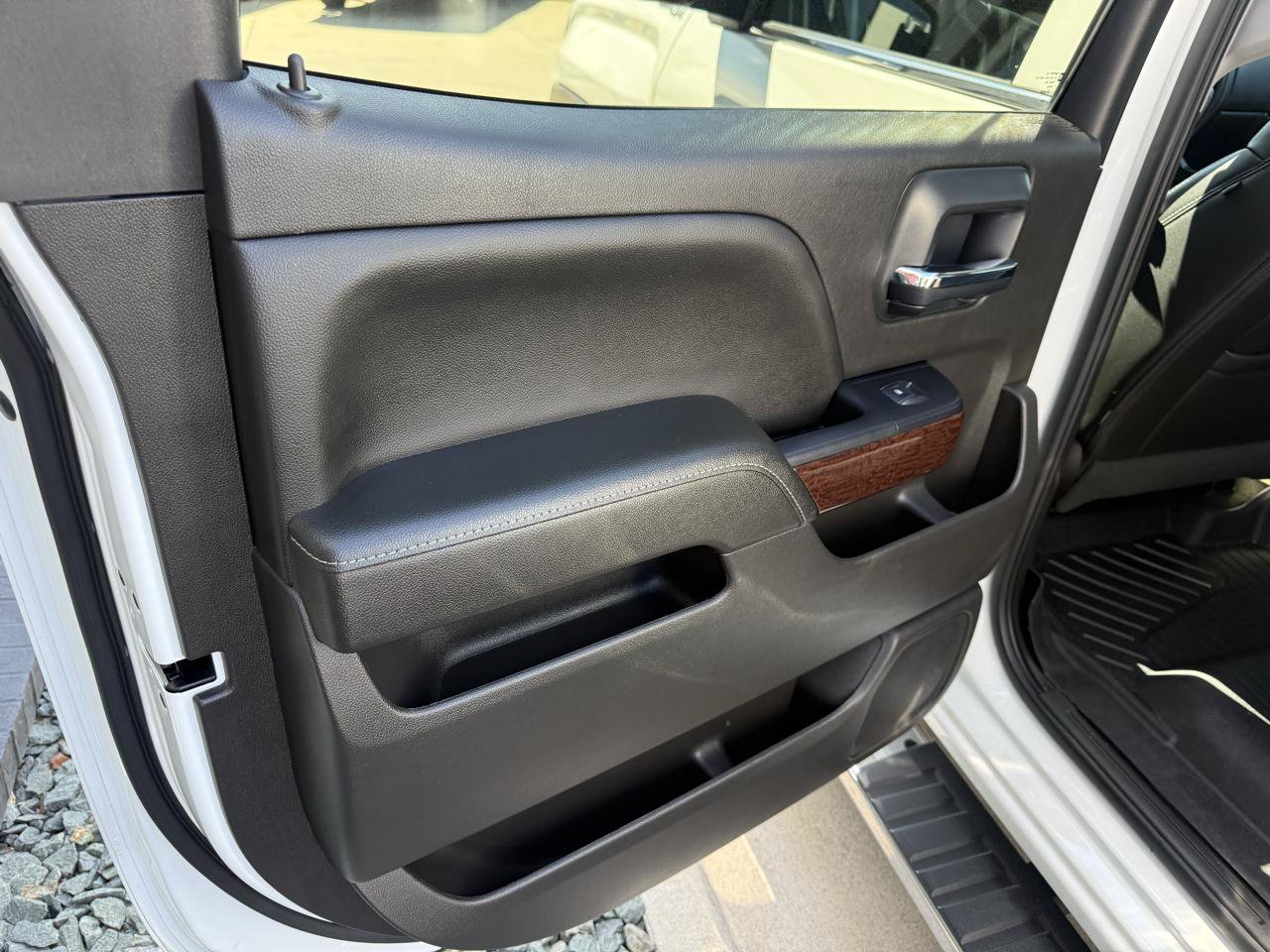 Used 2018 GMC Sierra 1500 SLT AWD/4WD image 13