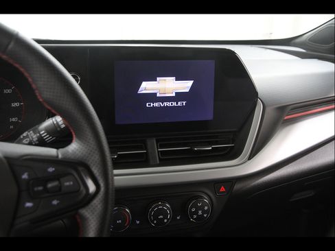 Certified 2024 Chevrolet Trax RS FWD image 9