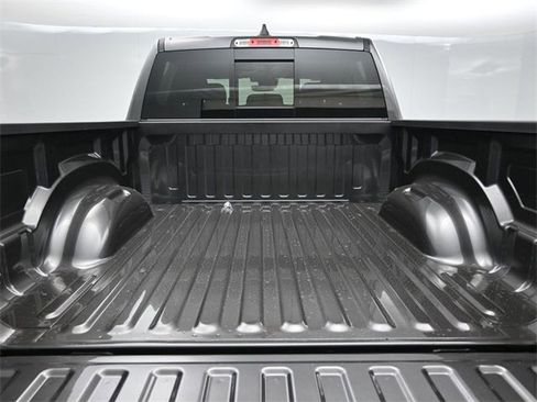 New 2026 RAM 1500 4x4 Crew Cab image 17